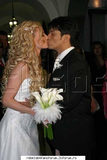 ```manola diez pepa``` una nunta ... nenea had dap noh ... gusturile discuta
