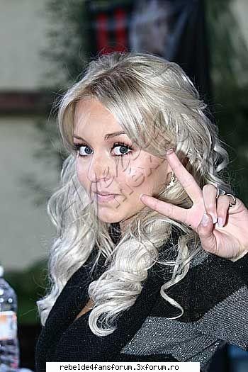 angelique boyer( victoria) a8a