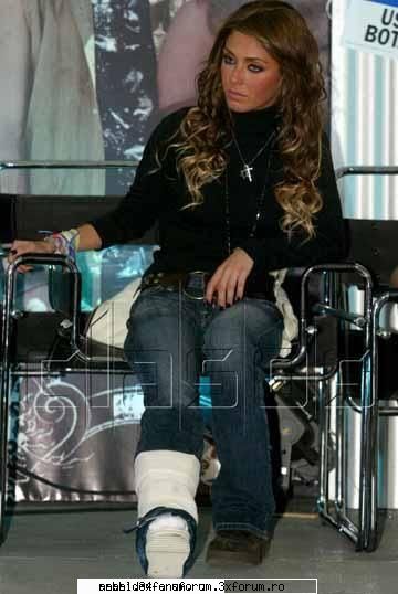 anahi suferit curand accident este adevarat