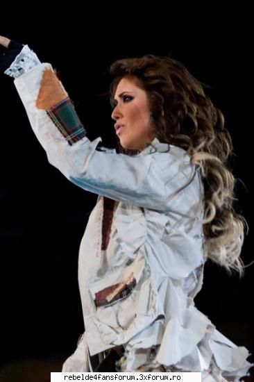 picz dulcik anahi astea din cva concert zooper aici