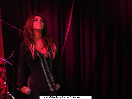 PICZ CU DULCIK D ANAHI - dienux - ♥Anahi♥