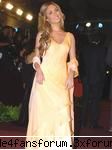 PICZ CU DULCIK D ANAHI - k dulcik ii anahi aici...asha-i? - ♥Anahi♥