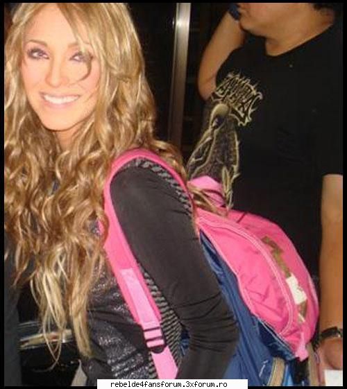 PICZ CU DULCIK D ANAHI - la adoro, estoy su fan numero uno, se veaa - ♥Anahi♥